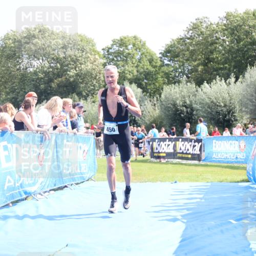 25.08.2024 - Elbe Triathlon Hamburg H.Heesch http://msf.ph/oto/6875069 25.08.2024 12:02:03 Ziel 450, 1571 meine-sportfotos.de