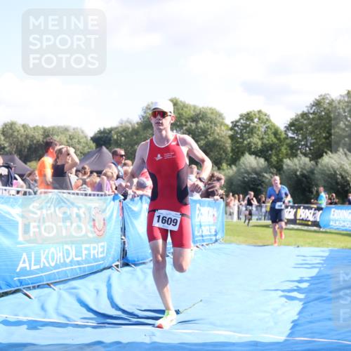 25.08.2024 - Elbe Triathlon Hamburg H.Heesch http://msf.ph/oto/6875070 25.08.2024 11:39:55 Ziel 496, 642, 1609 meine-sportfotos.de