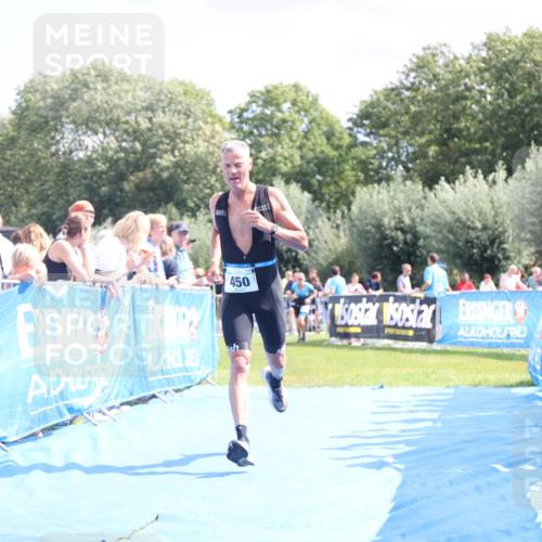 25.08.2024 - Elbe Triathlon Hamburg H.Heesch http://msf.ph/oto/6875075 25.08.2024 12:02:04 Ziel 450 meine-sportfotos.de
