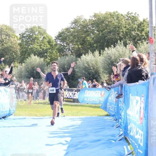 25.08.2024 - Elbe Triathlon Hamburg H.Heesch http://msf.ph/oto/6875077 25.08.2024 11:14:34 Ziel 234, 410, 640, 655 meine-sportfotos.de