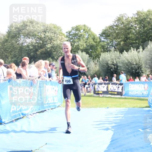 25.08.2024 - Elbe Triathlon Hamburg H.Heesch http://msf.ph/oto/6875078 25.08.2024 12:02:04 Ziel 450 meine-sportfotos.de