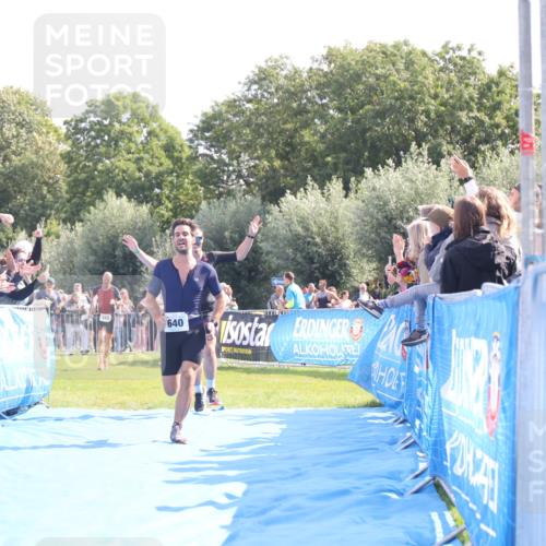 25.08.2024 - Elbe Triathlon Hamburg H.Heesch http://msf.ph/oto/6875080 25.08.2024 11:14:34 Ziel 234, 410, 640, 655 meine-sportfotos.de