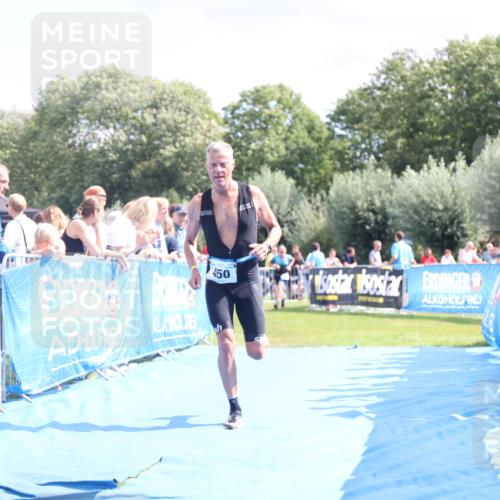 25.08.2024 - Elbe Triathlon Hamburg H.Heesch http://msf.ph/oto/6875081 25.08.2024 12:02:04 Ziel 450 meine-sportfotos.de
