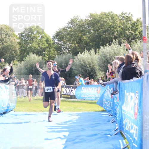 25.08.2024 - Elbe Triathlon Hamburg H.Heesch http://msf.ph/oto/6875084 25.08.2024 11:14:34 Ziel 234, 410, 640, 655 meine-sportfotos.de