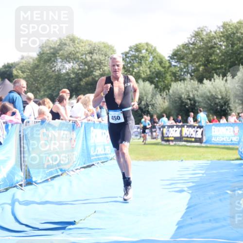 25.08.2024 - Elbe Triathlon Hamburg H.Heesch http://msf.ph/oto/6875090 25.08.2024 12:02:04 Ziel 450 meine-sportfotos.de