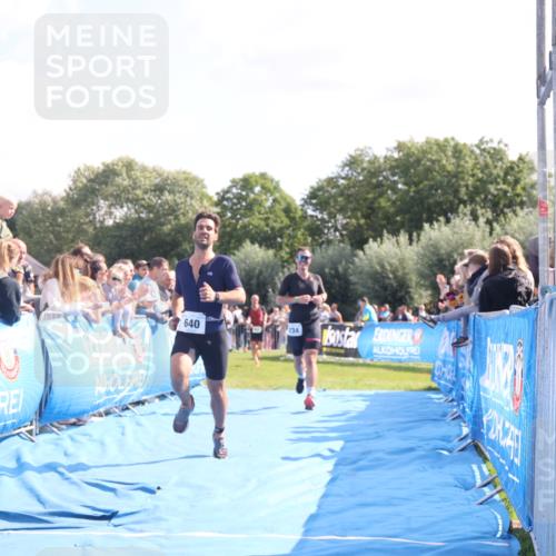 25.08.2024 - Elbe Triathlon Hamburg H.Heesch http://msf.ph/oto/6875108 25.08.2024 11:14:35 Ziel 234, 410, 640, 655 meine-sportfotos.de