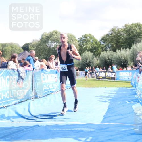25.08.2024 - Elbe Triathlon Hamburg H.Heesch http://msf.ph/oto/6875111 25.08.2024 12:02:04 Ziel 450 meine-sportfotos.de