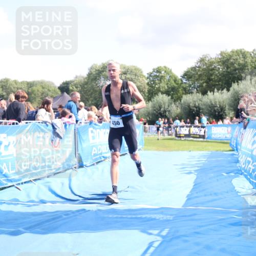 25.08.2024 - Elbe Triathlon Hamburg H.Heesch http://msf.ph/oto/6875117 25.08.2024 12:02:04 Ziel 450 meine-sportfotos.de