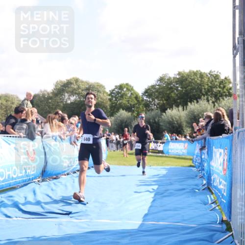 25.08.2024 - Elbe Triathlon Hamburg H.Heesch http://msf.ph/oto/6875119 25.08.2024 11:14:35 Ziel 234, 410, 640, 655 meine-sportfotos.de