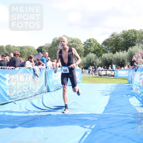 25.08.2024 - Elbe Triathlon Hamburg H.Heesch http://msf.ph/oto/6875120 25.08.2024 12:02:04 Ziel 450 meine-sportfotos.de