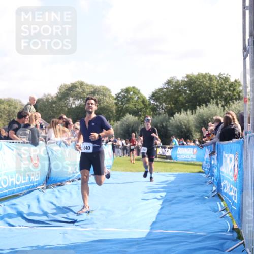 25.08.2024 - Elbe Triathlon Hamburg H.Heesch http://msf.ph/oto/6875122 25.08.2024 11:14:35 Ziel 234, 410, 640, 655 meine-sportfotos.de
