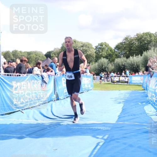 25.08.2024 - Elbe Triathlon Hamburg H.Heesch http://msf.ph/oto/6875125 25.08.2024 12:02:05 Ziel 450, 1597 meine-sportfotos.de