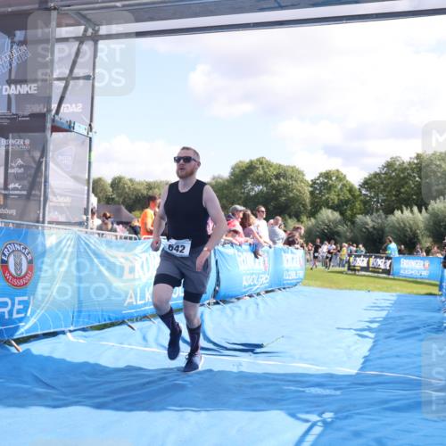 25.08.2024 - Elbe Triathlon Hamburg H.Heesch http://msf.ph/oto/6875202 25.08.2024 11:40:01 Ziel 353, 496, 642, 703, 1609 meine-sportfotos.de