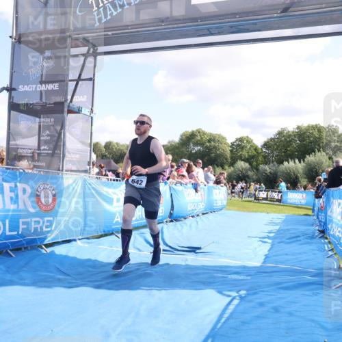 25.08.2024 - Elbe Triathlon Hamburg H.Heesch http://msf.ph/oto/6875205 25.08.2024 11:40:01 Ziel 353, 496, 642, 703, 1609 meine-sportfotos.de