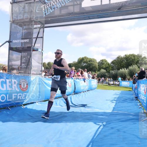 25.08.2024 - Elbe Triathlon Hamburg H.Heesch http://msf.ph/oto/6875208 25.08.2024 11:40:01 Ziel 353, 496, 642, 703, 1609 meine-sportfotos.de