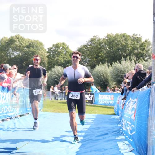 25.08.2024 - Elbe Triathlon Hamburg H.Heesch http://msf.ph/oto/6875231 25.08.2024 11:40:08 Ziel 353, 642, 703 meine-sportfotos.de