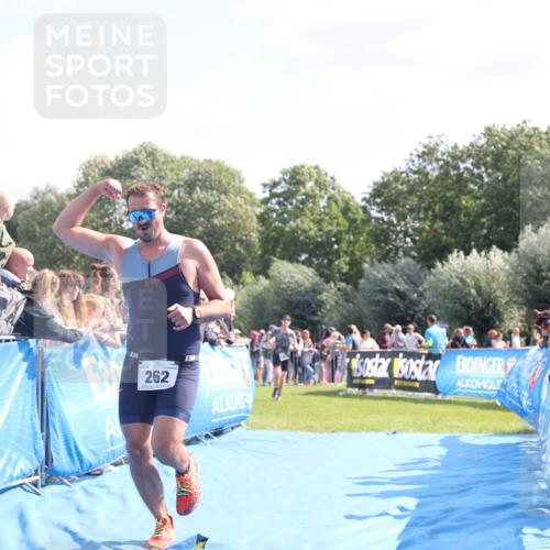 25.08.2024 - Elbe Triathlon Hamburg H.Heesch http://msf.ph/oto/6875236 25.08.2024 11:14:44 Ziel 262, 410, 580, 655, 669 meine-sportfotos.de