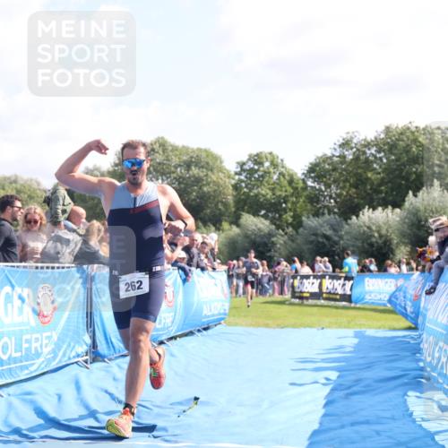 25.08.2024 - Elbe Triathlon Hamburg H.Heesch http://msf.ph/oto/6875248 25.08.2024 11:14:44 Ziel 262, 410, 580, 655, 669 meine-sportfotos.de