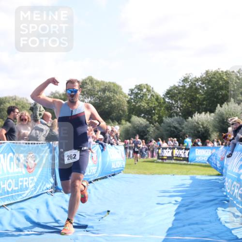 25.08.2024 - Elbe Triathlon Hamburg H.Heesch http://msf.ph/oto/6875252 25.08.2024 11:14:44 Ziel 262, 410, 580, 655, 669 meine-sportfotos.de