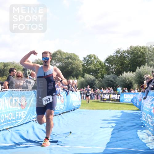 25.08.2024 - Elbe Triathlon Hamburg H.Heesch http://msf.ph/oto/6875255 25.08.2024 11:14:44 Ziel 262, 410, 580, 655, 669 meine-sportfotos.de