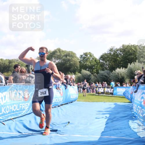 25.08.2024 - Elbe Triathlon Hamburg H.Heesch http://msf.ph/oto/6875257 25.08.2024 11:14:44 Ziel 262, 410, 580, 655, 669 meine-sportfotos.de