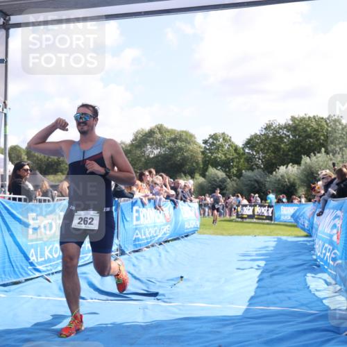 25.08.2024 - Elbe Triathlon Hamburg H.Heesch http://msf.ph/oto/6875273 25.08.2024 11:14:44 Ziel 262, 410, 580, 655, 669 meine-sportfotos.de