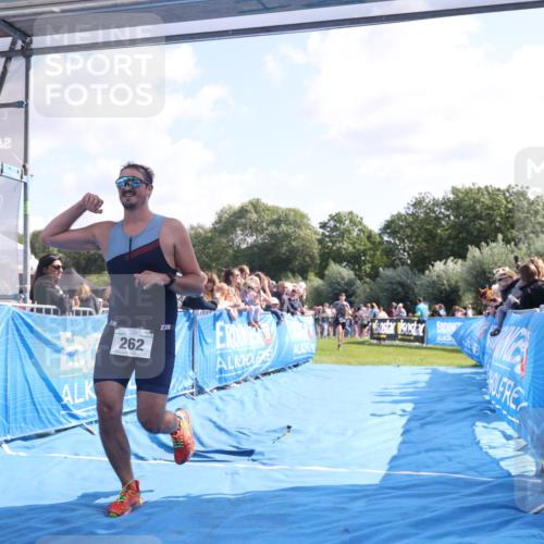 25.08.2024 - Elbe Triathlon Hamburg H.Heesch http://msf.ph/oto/6875277 25.08.2024 11:14:44 Ziel 262, 410, 580, 655, 669 meine-sportfotos.de