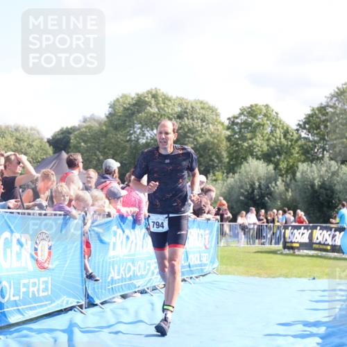 25.08.2024 - Elbe Triathlon Hamburg H.Heesch http://msf.ph/oto/6875282 25.08.2024 11:40:16 Ziel 353, 703, 794, 1445 meine-sportfotos.de