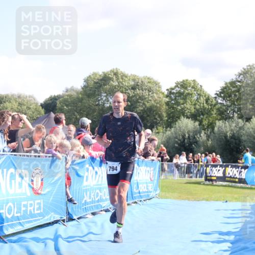 25.08.2024 - Elbe Triathlon Hamburg H.Heesch http://msf.ph/oto/6875285 25.08.2024 11:40:16 Ziel 353, 703, 794, 1445 meine-sportfotos.de