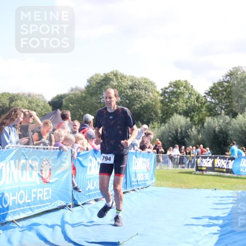 25.08.2024 - Elbe Triathlon Hamburg H.Heesch http://msf.ph/oto/6875290 25.08.2024 11:40:16 Ziel 353, 703, 794, 1445 meine-sportfotos.de