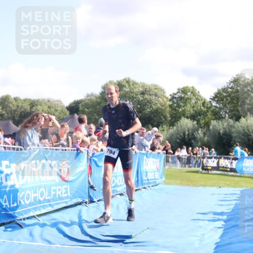 25.08.2024 - Elbe Triathlon Hamburg H.Heesch http://msf.ph/oto/6875296 25.08.2024 11:40:16 Ziel 353, 703, 794, 1445 meine-sportfotos.de