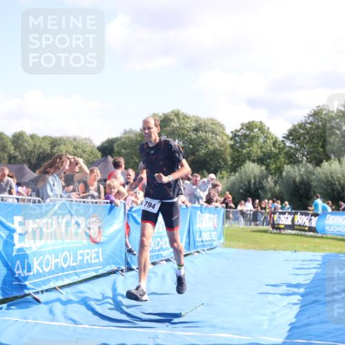 25.08.2024 - Elbe Triathlon Hamburg H.Heesch http://msf.ph/oto/6875297 25.08.2024 11:40:16 Ziel 353, 703, 794, 1445 meine-sportfotos.de