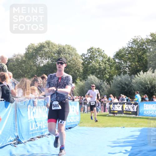 25.08.2024 - Elbe Triathlon Hamburg H.Heesch http://msf.ph/oto/6875305 25.08.2024 11:14:49 Ziel 262, 580, 669 meine-sportfotos.de