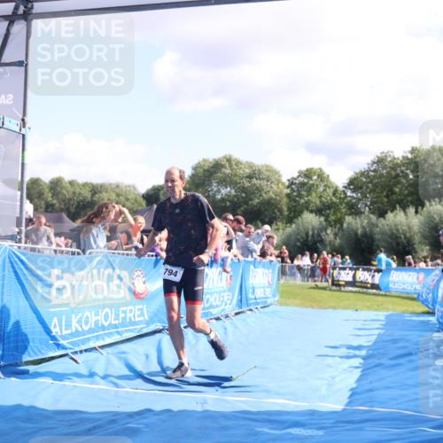 25.08.2024 - Elbe Triathlon Hamburg H.Heesch http://msf.ph/oto/6875307 25.08.2024 11:40:16 Ziel 353, 703, 794, 1445 meine-sportfotos.de