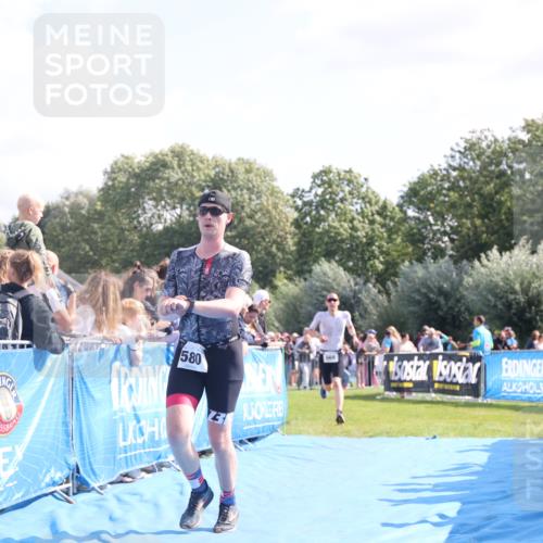 25.08.2024 - Elbe Triathlon Hamburg H.Heesch http://msf.ph/oto/6875308 25.08.2024 11:14:49 Ziel 262, 580, 669 meine-sportfotos.de