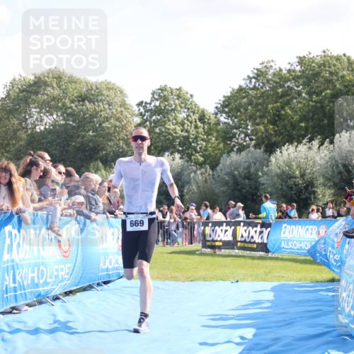 25.08.2024 - Elbe Triathlon Hamburg H.Heesch http://msf.ph/oto/6875353 25.08.2024 11:14:51 Ziel 262, 580, 669 meine-sportfotos.de
