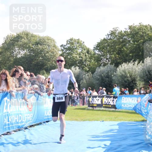 25.08.2024 - Elbe Triathlon Hamburg H.Heesch http://msf.ph/oto/6875356 25.08.2024 11:14:51 Ziel 262, 580, 669 meine-sportfotos.de