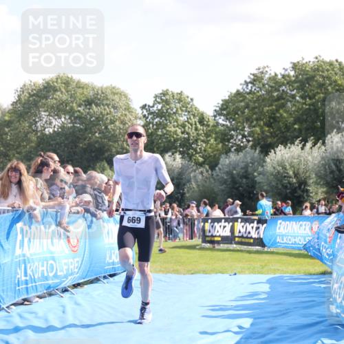 25.08.2024 - Elbe Triathlon Hamburg H.Heesch http://msf.ph/oto/6875359 25.08.2024 11:14:51 Ziel 262, 580, 669 meine-sportfotos.de