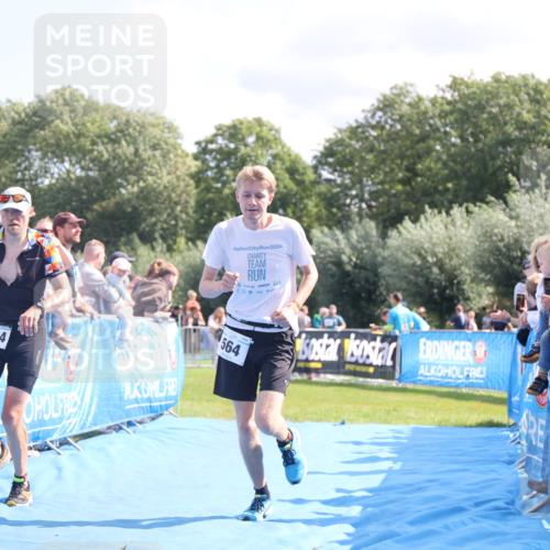 25.08.2024 - Elbe Triathlon Hamburg H.Heesch http://msf.ph/oto/6875360 25.08.2024 11:40:27 Ziel 564, 1424, 1445 meine-sportfotos.de