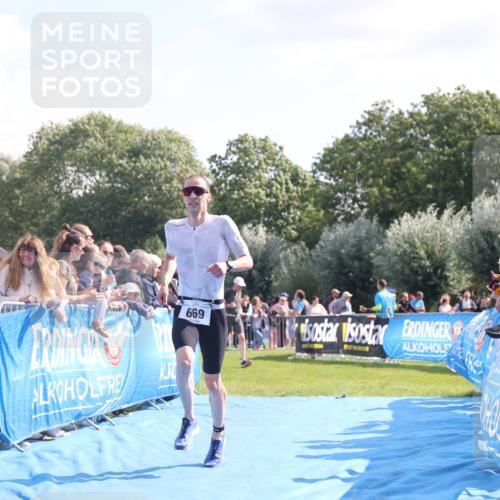 25.08.2024 - Elbe Triathlon Hamburg H.Heesch http://msf.ph/oto/6875362 25.08.2024 11:14:51 Ziel 262, 580, 669 meine-sportfotos.de