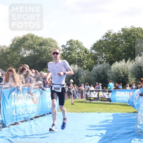 25.08.2024 - Elbe Triathlon Hamburg H.Heesch http://msf.ph/oto/6875365 25.08.2024 11:14:51 Ziel 262, 580, 669 meine-sportfotos.de