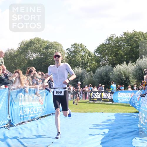 25.08.2024 - Elbe Triathlon Hamburg H.Heesch http://msf.ph/oto/6875371 25.08.2024 11:14:51 Ziel 262, 580, 669 meine-sportfotos.de