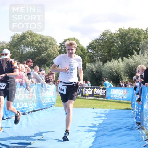 25.08.2024 - Elbe Triathlon Hamburg H.Heesch http://msf.ph/oto/6875372 25.08.2024 11:40:27 Ziel 564, 1424, 1445 meine-sportfotos.de