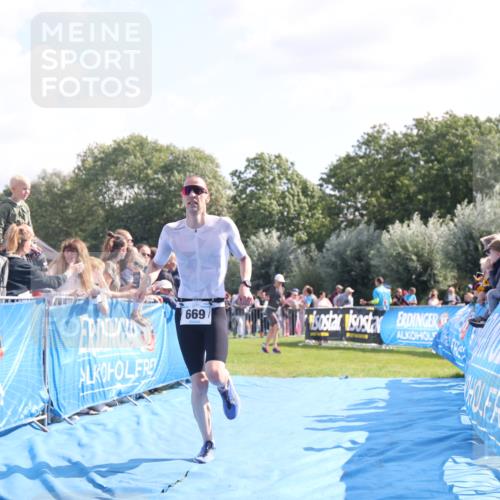 25.08.2024 - Elbe Triathlon Hamburg H.Heesch http://msf.ph/oto/6875377 25.08.2024 11:14:51 Ziel 262, 580, 669 meine-sportfotos.de