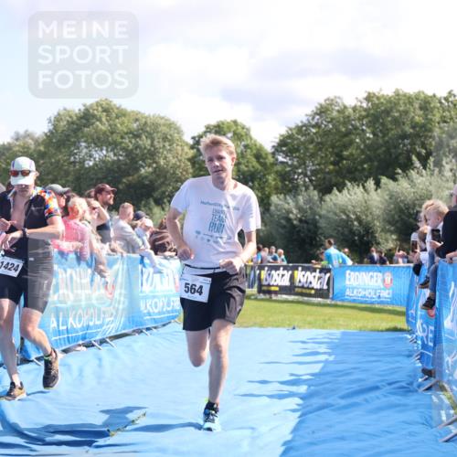 25.08.2024 - Elbe Triathlon Hamburg H.Heesch http://msf.ph/oto/6875378 25.08.2024 11:40:27 Ziel 564, 1424, 1445 meine-sportfotos.de