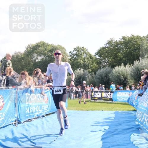 25.08.2024 - Elbe Triathlon Hamburg H.Heesch http://msf.ph/oto/6875379 25.08.2024 11:14:51 Ziel 262, 580, 669 meine-sportfotos.de