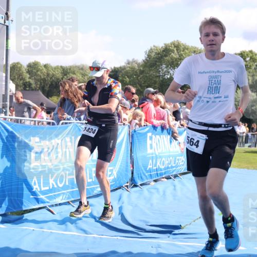 25.08.2024 - Elbe Triathlon Hamburg H.Heesch http://msf.ph/oto/6875381 25.08.2024 11:40:28 Ziel 564, 1424, 1445 meine-sportfotos.de