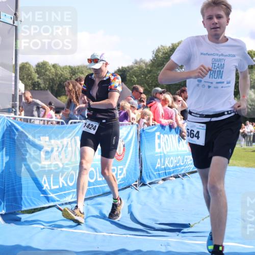 25.08.2024 - Elbe Triathlon Hamburg H.Heesch http://msf.ph/oto/6875387 25.08.2024 11:40:28 Ziel 564, 1424, 1445 meine-sportfotos.de