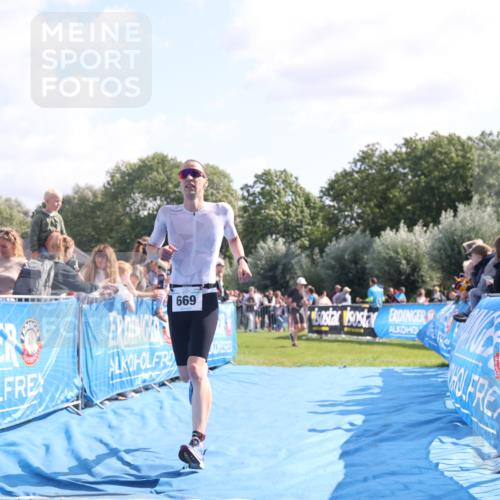 25.08.2024 - Elbe Triathlon Hamburg H.Heesch http://msf.ph/oto/6875388 25.08.2024 11:14:51 Ziel 262, 580, 669 meine-sportfotos.de