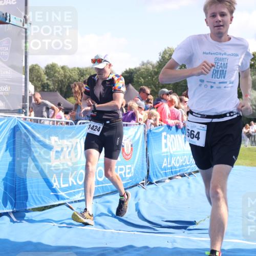 25.08.2024 - Elbe Triathlon Hamburg H.Heesch http://msf.ph/oto/6875390 25.08.2024 11:40:28 Ziel 564, 1424, 1445 meine-sportfotos.de